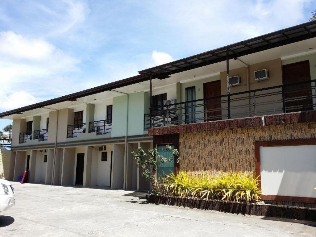 Quezon Premier Hotel Лусена Экстерьер фото