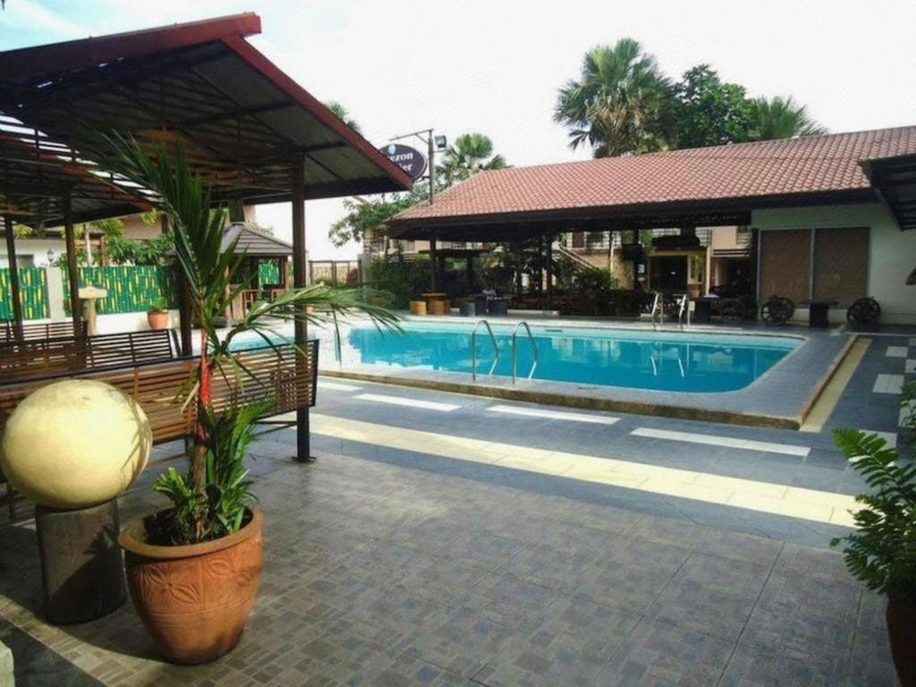 Quezon Premier Hotel Лусена Экстерьер фото